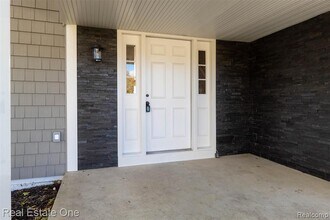 5485 Hammersmith Dr in West Bloomfield Township, MI - Building Photo - Building Photo