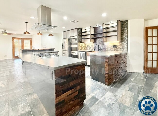 property at 4405 S Newberry Rd