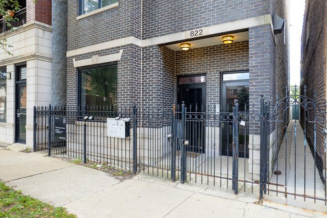 822 N California Ave in Chicago, IL - Building Photo - Building Photo