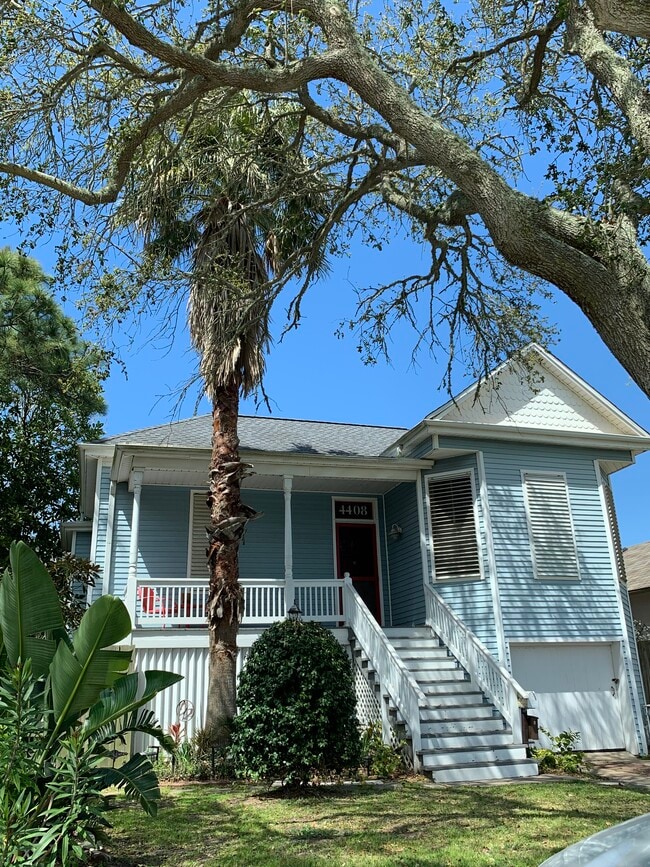 property at 4408 Avenue S 1/2