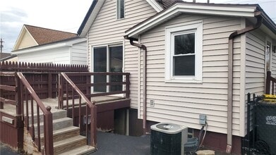 2331 Edgemere Dr in Rochester, NY - Foto de edificio - Building Photo