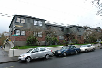 Dixie Jeanne Condominiums in Portland, OR - Building Photo - Building Photo