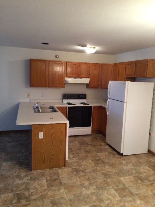 100 S Division St in Waunakee, WI - Building Photo