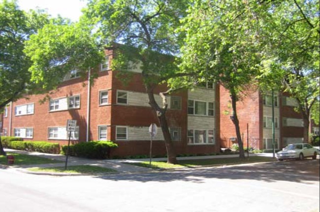 2402 North New England Avenue in Elmwood Park, IL - Foto de edificio - Building Photo