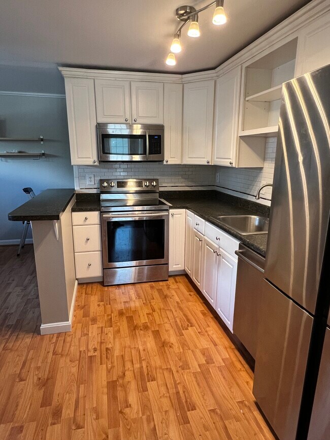 1800 Dewitt Ave in Alexandria, VA - Building Photo - Building Photo