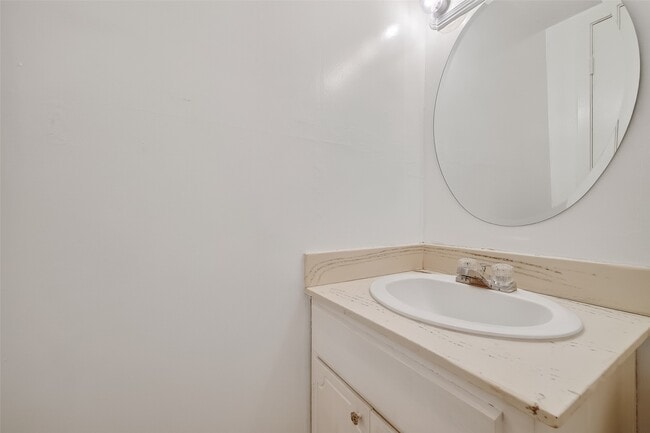 property at 8462 Leawood Blvd