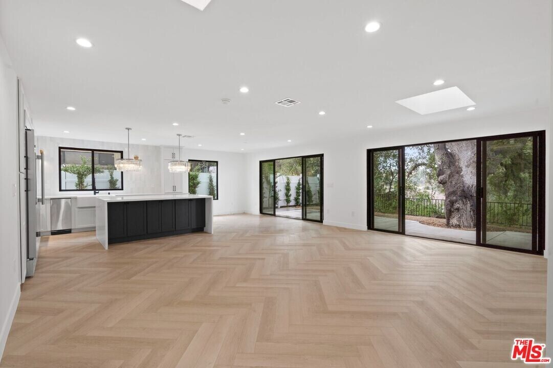 3549 Elm Dr in Calabasas, CA - Foto de edificio