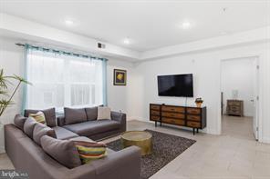 925-29 N Broad St in Philadelphia, PA - Building Photo - Building Photo