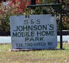 S&S Johnsons Mobile Home Park in Lexington, SC - Foto de edificio - Building Photo