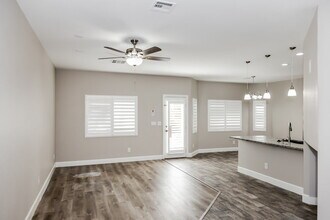 5085 Wild Creek Falls Way in Las Vegas, NV - Foto de edificio - Building Photo