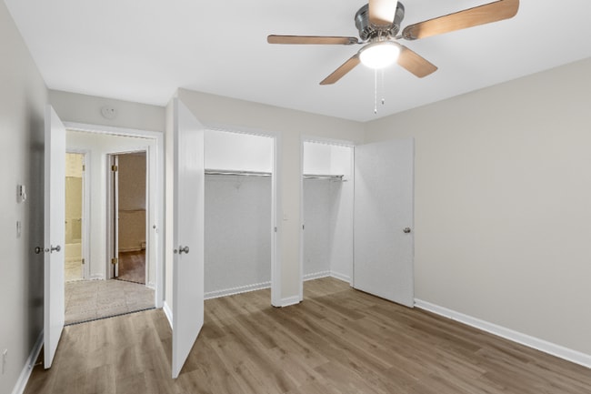 4 Horizon View Dr W in East Greenbush, NY - Building Photo - Building Photo