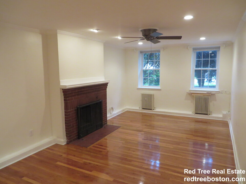 39 Commonwealth Ave, Unit 12 in Chestnut Hill, MA - Building Photo