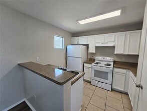 1808 Uruapan Plaza in Dallas, TX - Building Photo - Building Photo