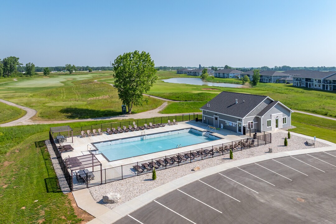 The Royal Villas at the Golf Links in Wrightstown, WI - Building Photo