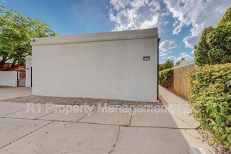 2113 Chelwood Park Blvd NE in Albuquerque, NM - Building Photo - Building Photo