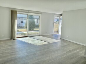 214 Barcliffe Ln in Schaumburg, IL - Building Photo - Building Photo