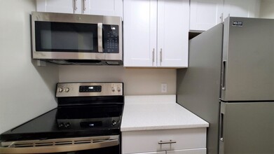 18308 Streamside Dr in Gaithersburg, MD - Building Photo - Building Photo