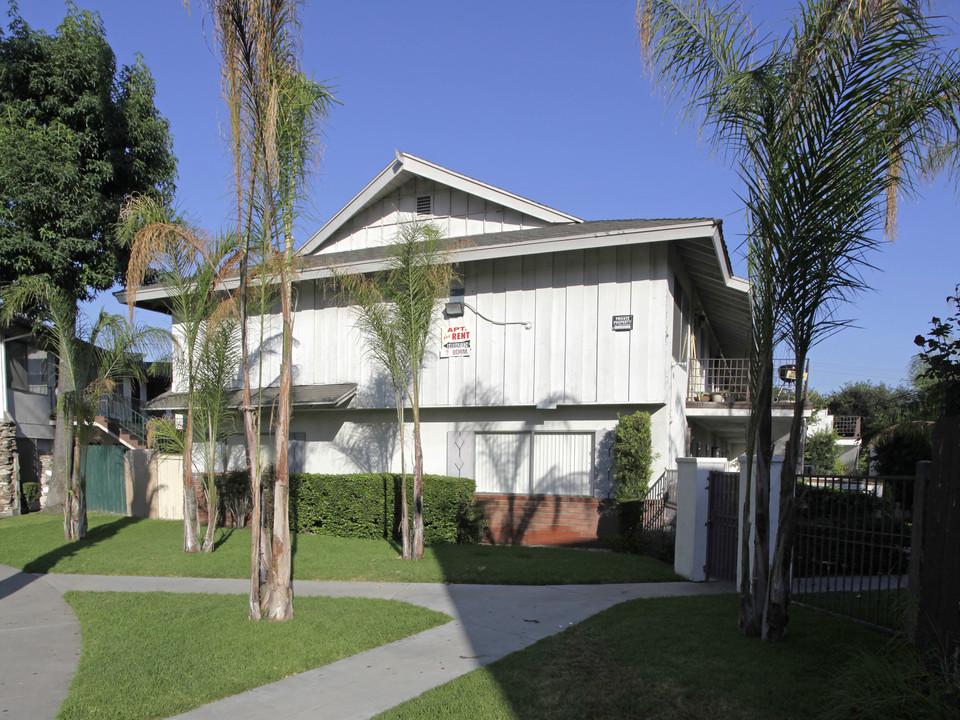 1839 W Neighbors Ave in Anaheim, CA - Building Photo