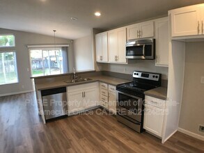 32428 Enriqueta Cir in Temecula, CA - Building Photo - Building Photo