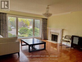 26 Manorcrest Dr in Toronto, ON - Building Photo - Building Photo