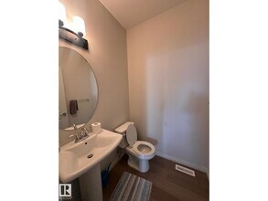 3511 Checknita Point SW in Edmonton, AB - Building Photo - Building Photo