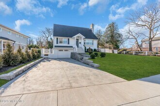 723 Pitney Dr in Spring Lake, NJ - Building Photo - Building Photo