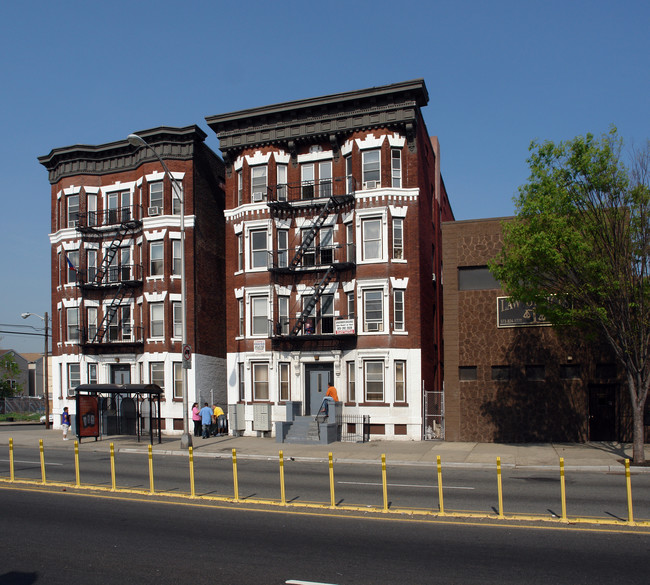 1203 Broad St in Newark, NJ - Foto de edificio - Building Photo