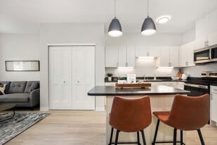 HoM Flats at Felch Street in Holland, MI - Building Photo