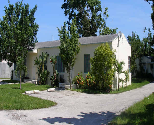 2420 Lincoln St in Hollywood, FL - Building Photo - Building Photo