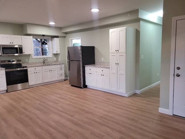 13 Myrtle St in Hillsborough, NH - Foto de edificio - Building Photo