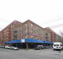 41-56 Lamont Ave in Flushing, NY - Building Photo