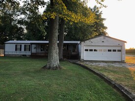 5811 487 E in Montgomery, IN - Building Photo