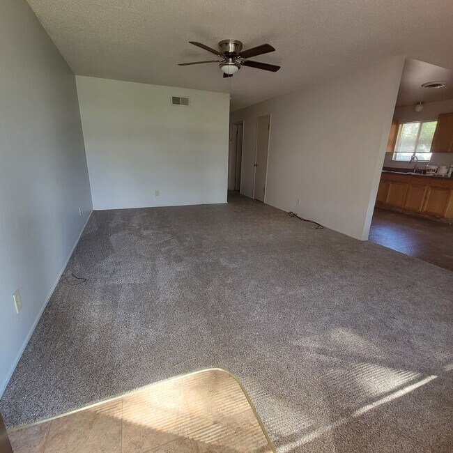 1288 Warner St, Unit A in Chico, CA - Building Photo - Building Photo