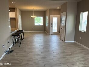 11563 Leonor Duran St in Socorro, TX - Foto de edificio - Building Photo
