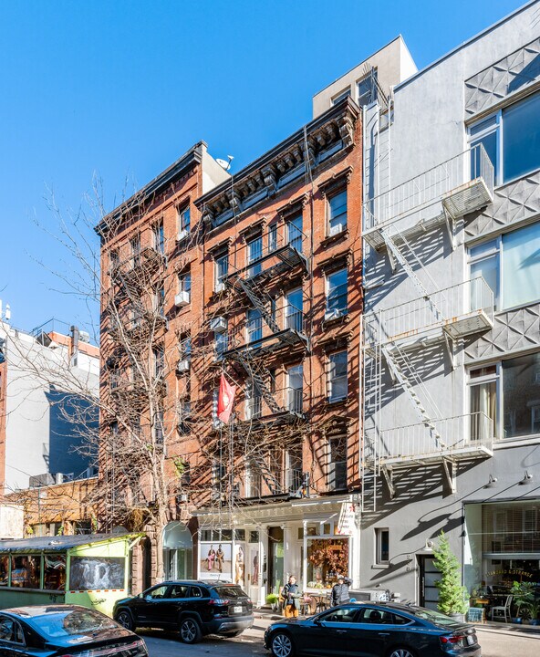 240 Mulberry St in New York, NY - Building Photo