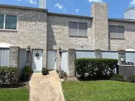 622 Wilcrest Dr in Houston, TX - Building Photo