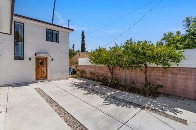 7754 Ben Ave in Los Angeles, CA - Building Photo - Building Photo