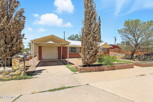 5709 Hemmingway Dr in El Paso, TX - Building Photo - Building Photo