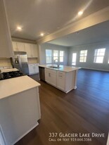 337 Glacier Lk Dr in Raleigh, NC - Building Photo - Building Photo