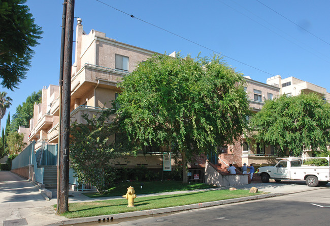 Dicken's Court in Sherman Oaks, CA - Foto de edificio - Building Photo