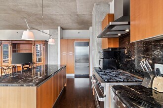 600 N Fairbanks Ct in Chicago, IL - Building Photo - Building Photo