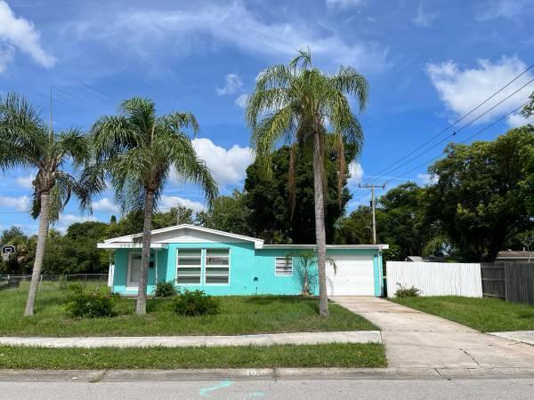 3302 Purdue St in Melbourne, FL - Foto de edificio