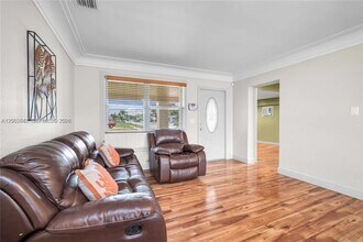 2825 SW 5th St in Fort Lauderdale, FL - Foto de edificio - Building Photo