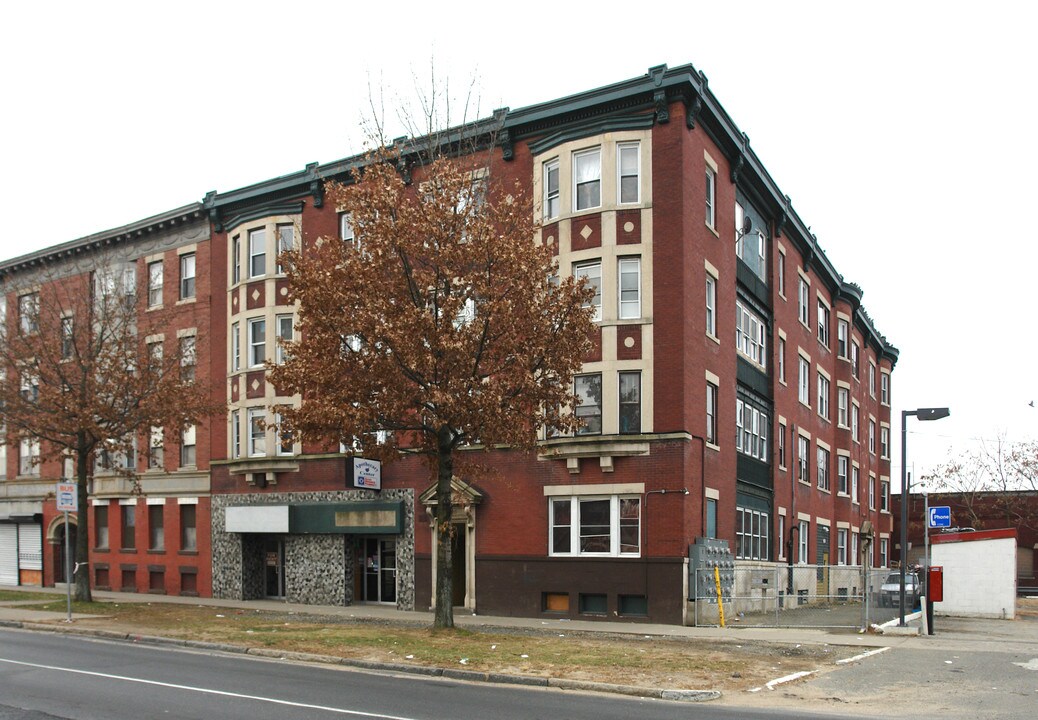 683-685 State St in Springfield, MA - Building Photo