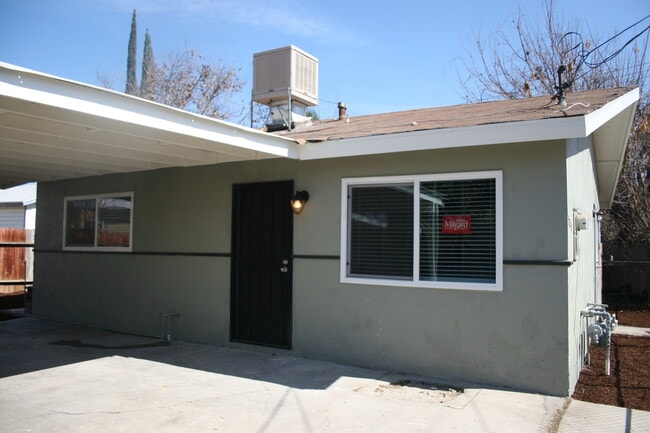 525 Goodman St in Bakersfield, CA - Building Photo - Building Photo