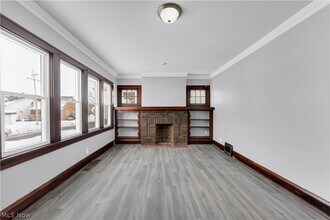 10602 Langton Ave in Garfield Heights, OH - Foto de edificio - Building Photo