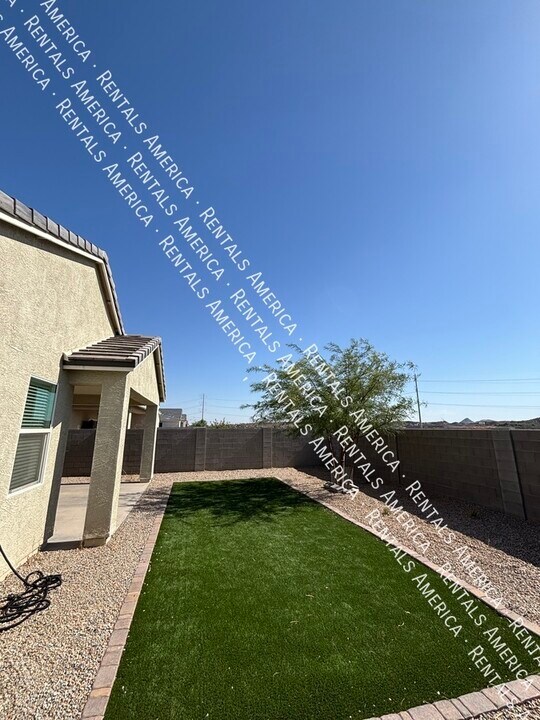 24408 Sickle Rd in Florence, AZ - Building Photo