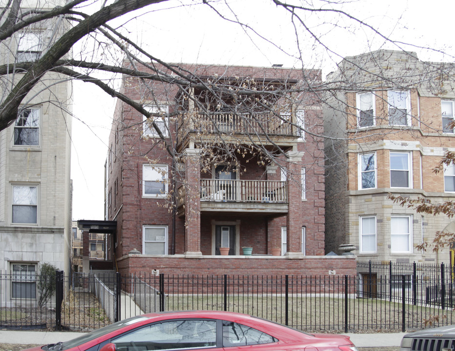 4027 N Kenmore Ave in Chicago, IL - Foto de edificio