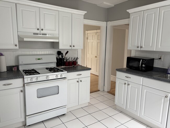 27 Trull St, Unit 2