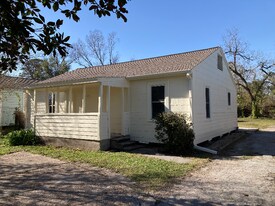 10221 Silvercrest St in Houston, TX - Building Photo